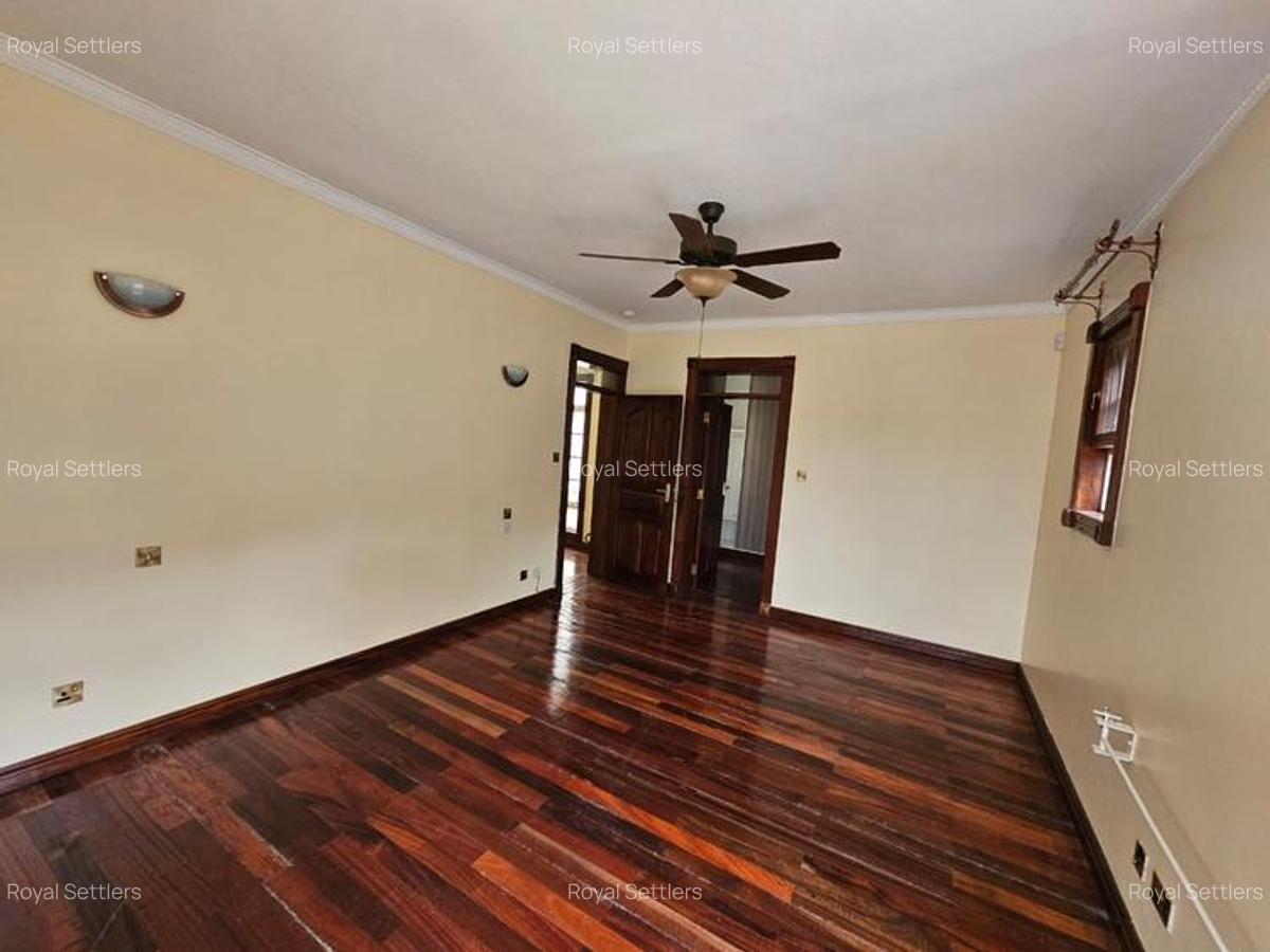 4 Bed Townhouse with En Suite at Kyuna Crescent - 15