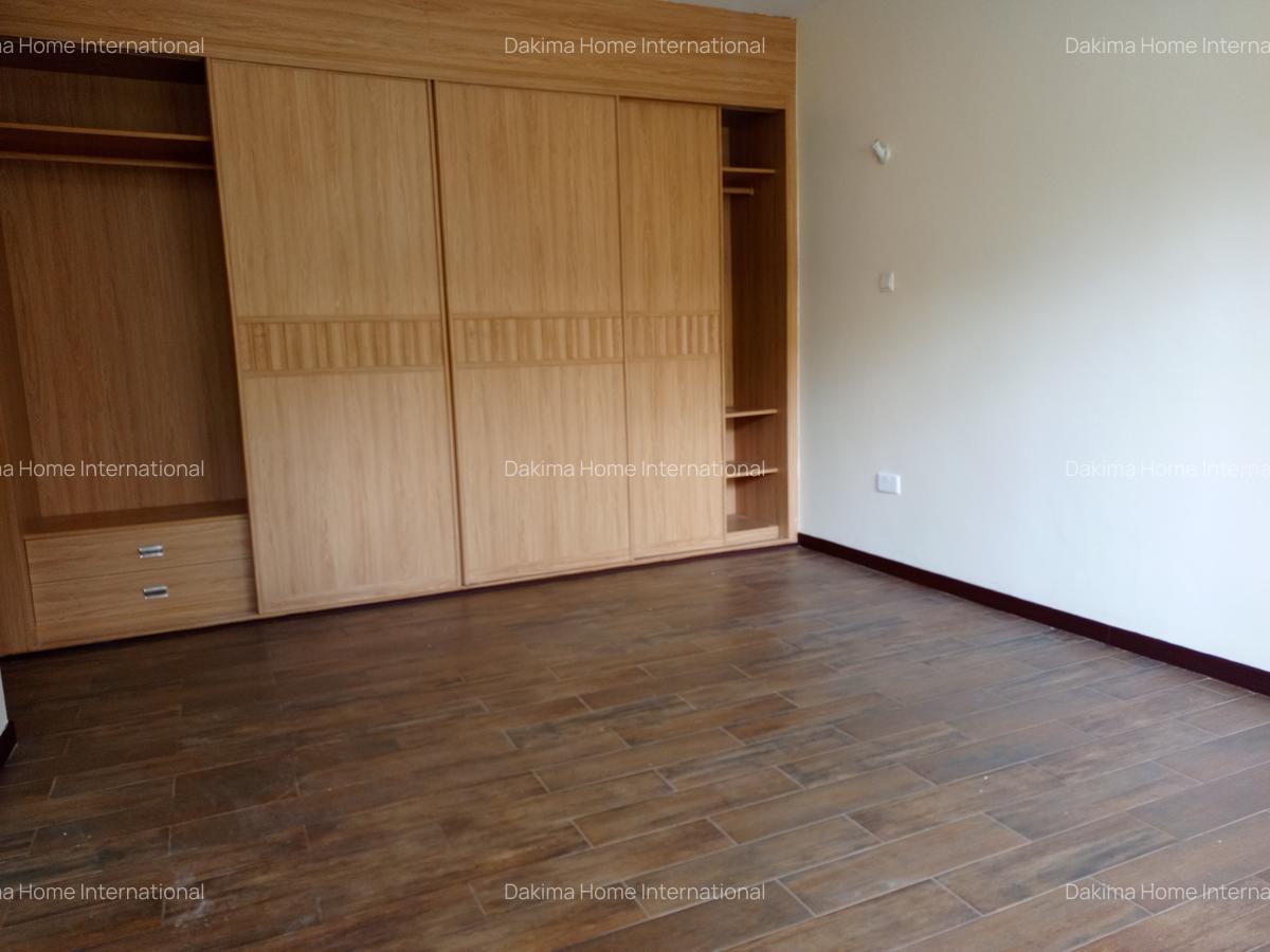4 Bed Apartment with En Suite in General Mathenge - 11