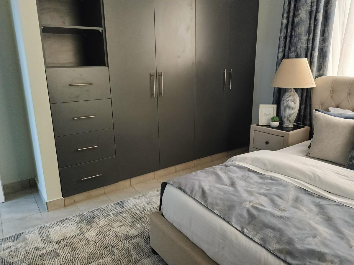 Serviced 2 Bed Apartment with En Suite at 1 St Avanue - 8