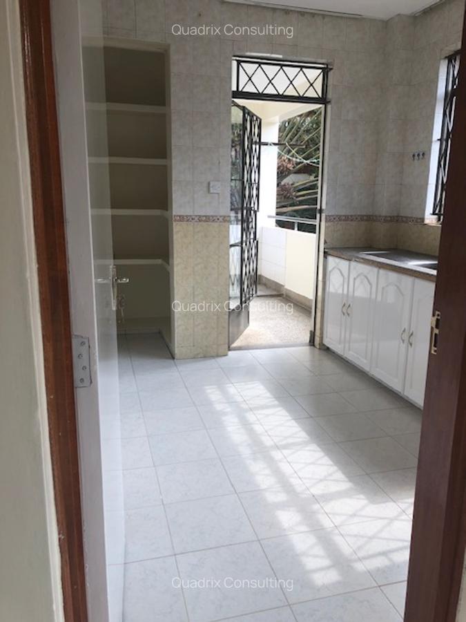 Serviced 2 Bed Apartment with En Suite at Argwings Khodeck Rd - 11