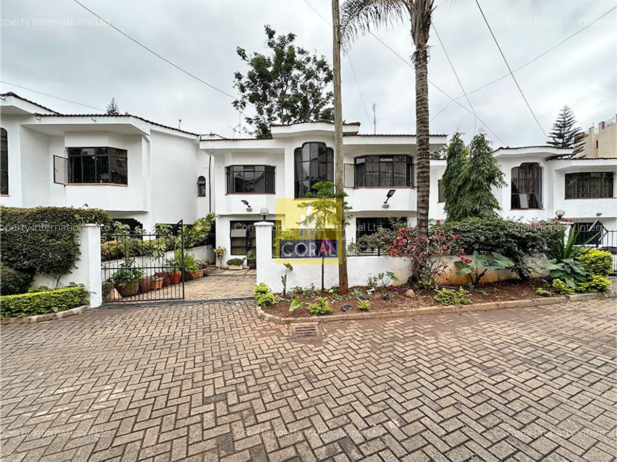 5 Bed Villa in Riverside - 1