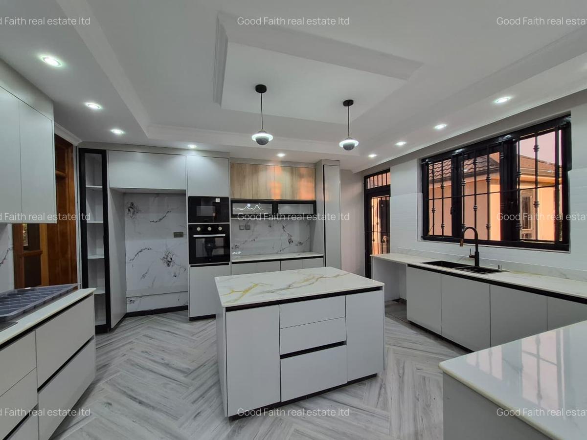 5 Bed House with En Suite in Runda - 6