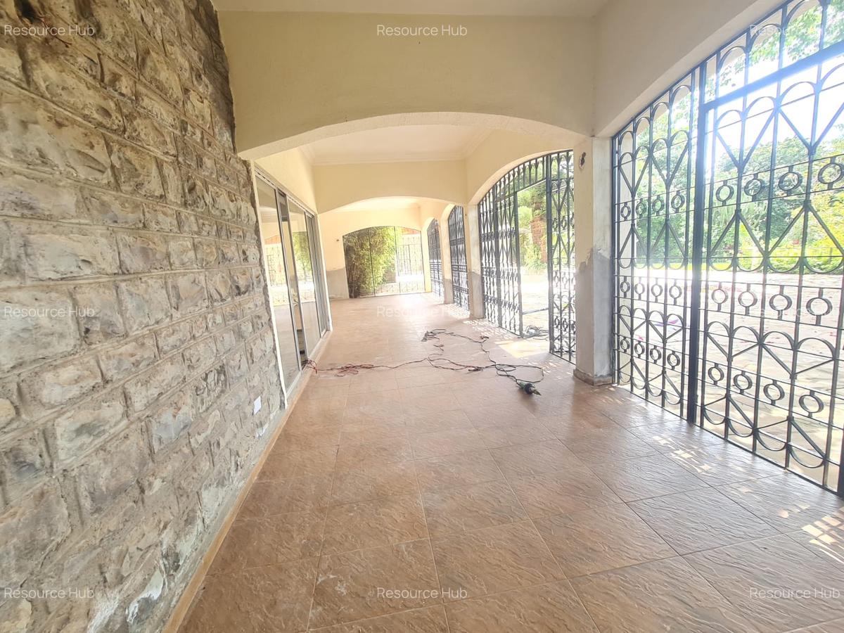 6 Bed House with En Suite at Lavington - 4