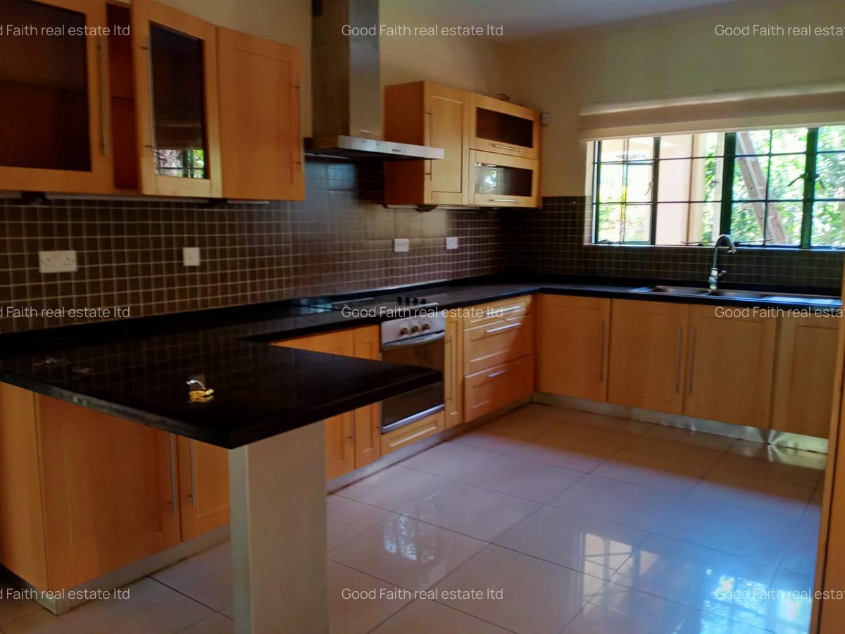 5 Bed Villa with En Suite in Runda - 4