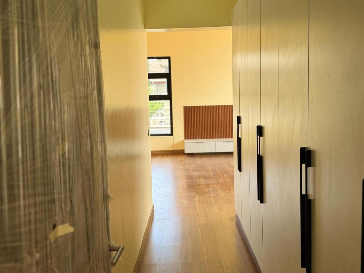 4 Bed Townhouse with En Suite at Membley Estate - 12