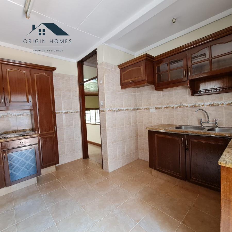 3 Bed House with En Suite at Loresho - 18