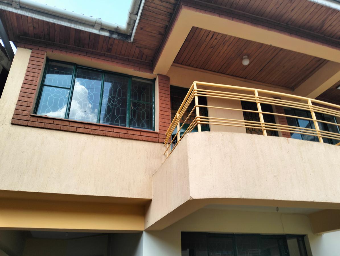 5 Bed Townhouse with En Suite in Lavington - 17