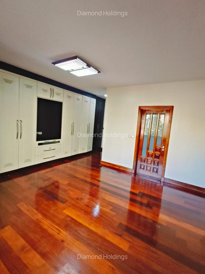 3 Bed Apartment with En Suite at Parklands - 10