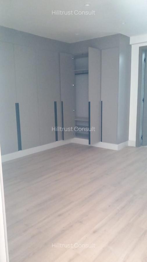 5 Bed Villa with En Suite in Westlands Area - 9