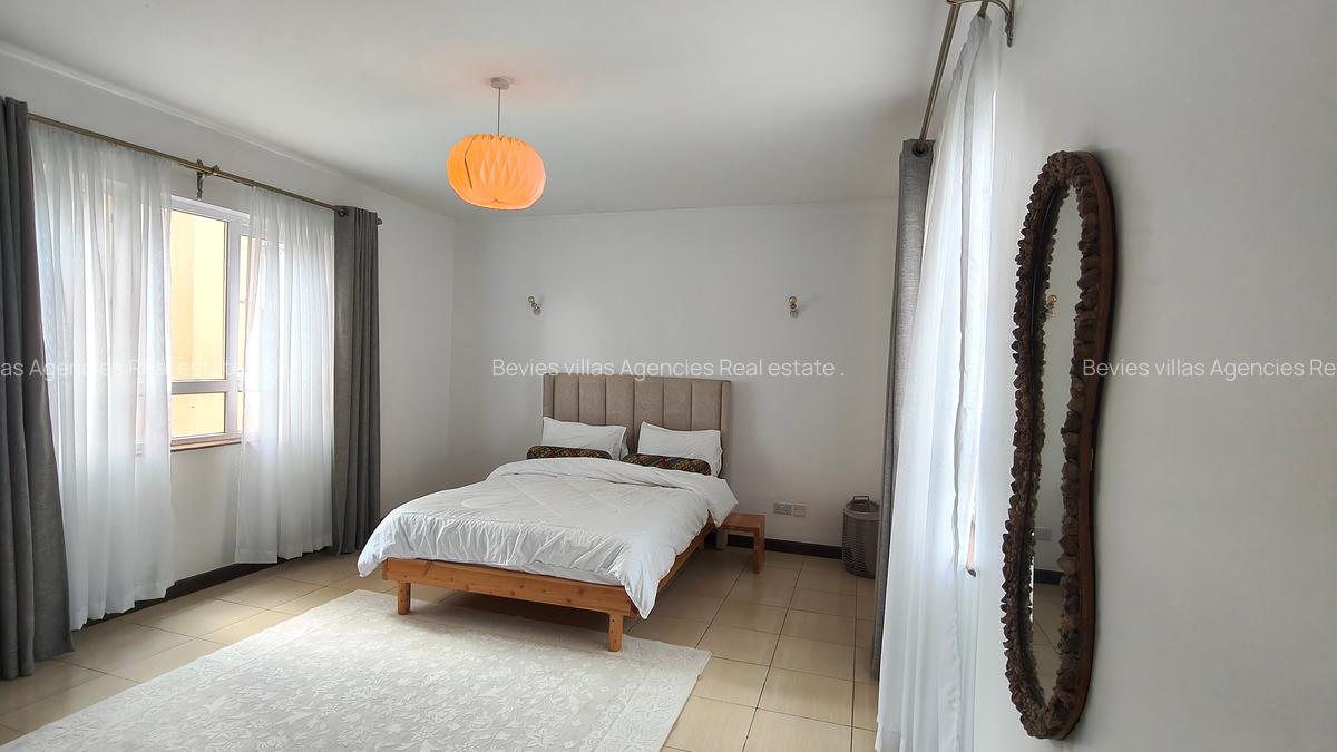 2 Bed Apartment with En Suite at Brookside - 10