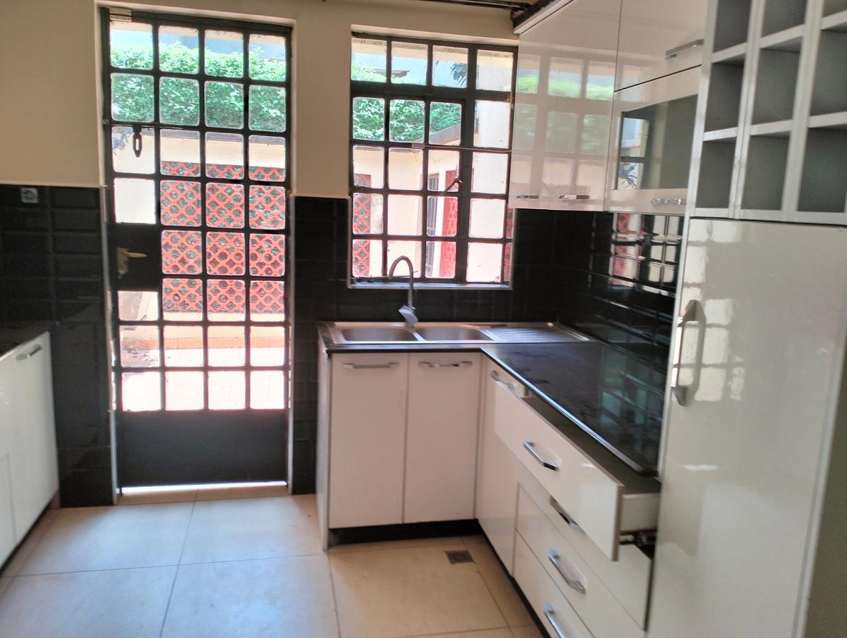 4 Bed Townhouse with En Suite in Kitisuru - 5