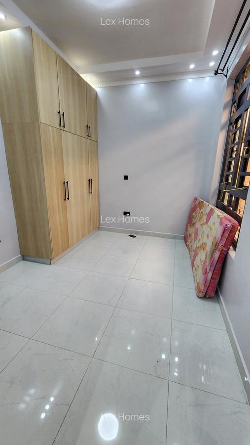 4 Bed House with En Suite at - 13