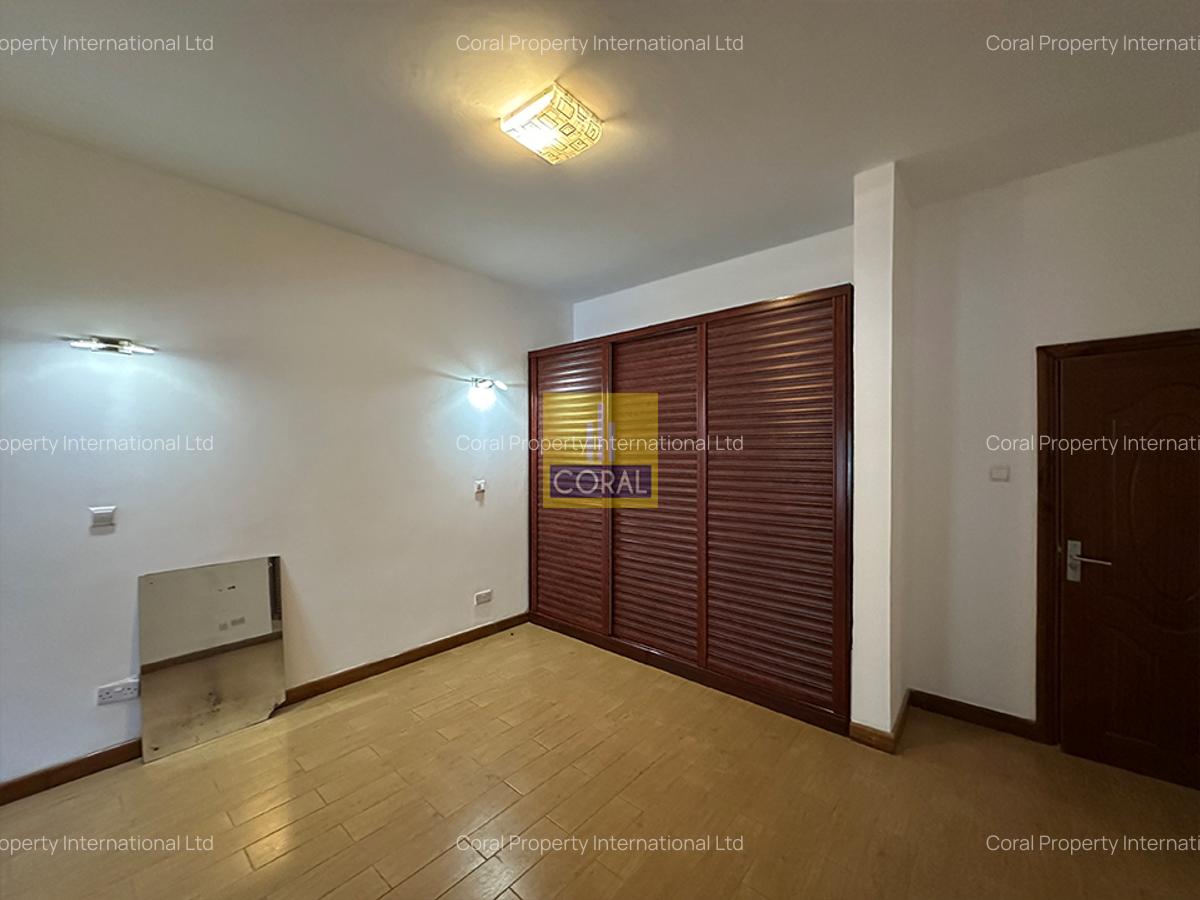 4 Bed Townhouse in Parklands - 10