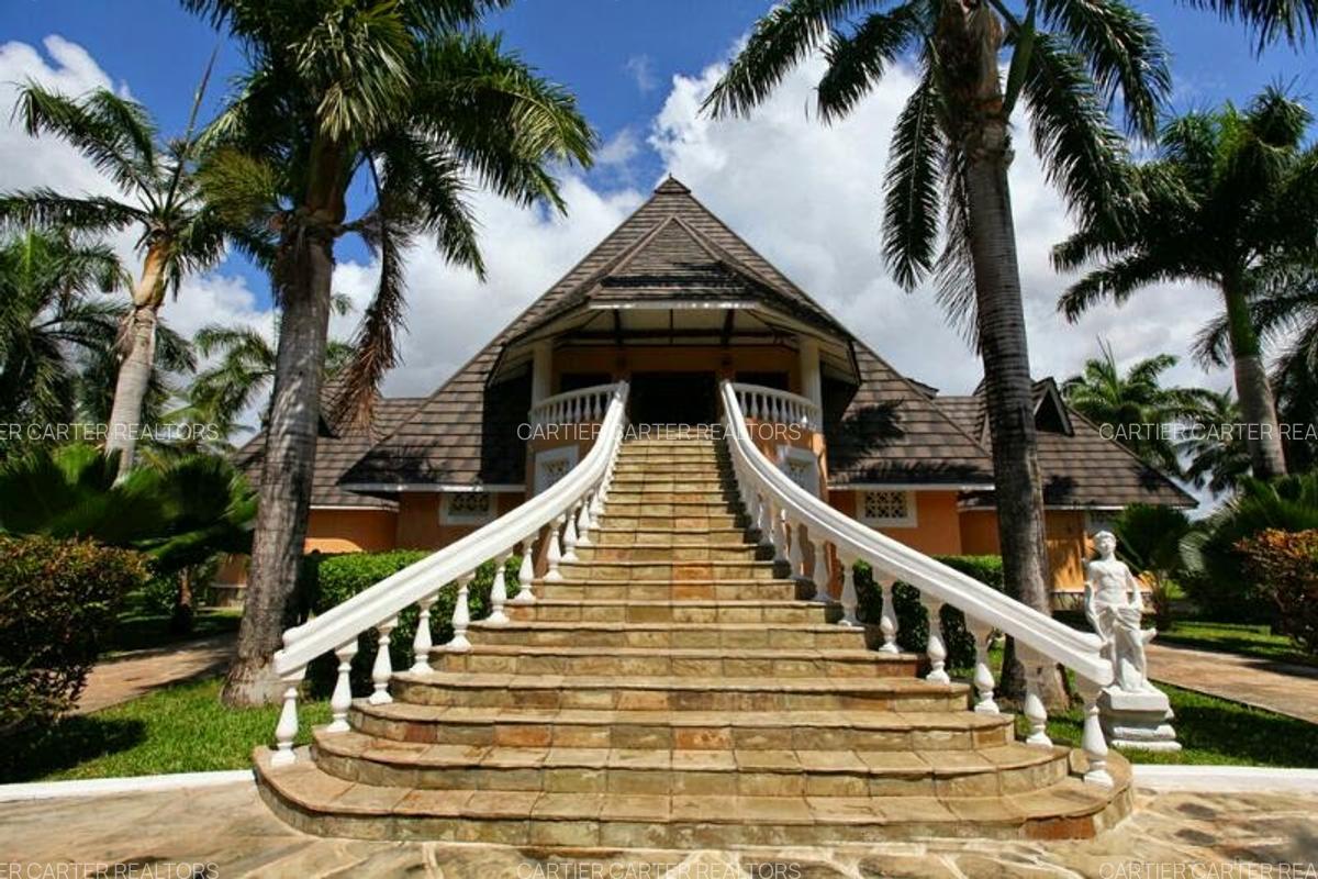 6 Bed Villa with Swimming Pool in Diani - 6