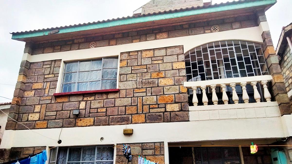4 Bed House with En Suite in Donholm - 2