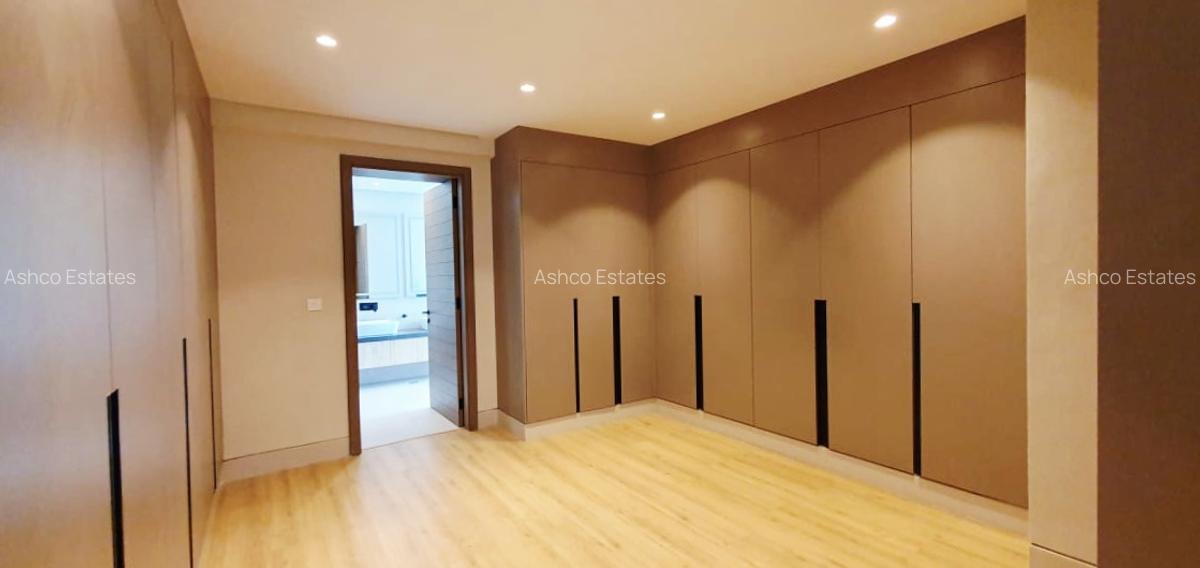 5 Bed Villa with En Suite in Westlands Area - 11