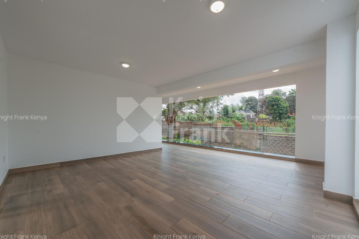 5 Bed Townhouse with En Suite at Isk Road - 10