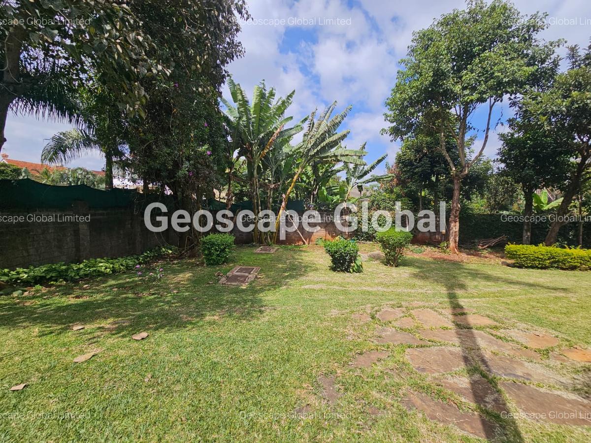 5 Bed House with En Suite in Runda - 2