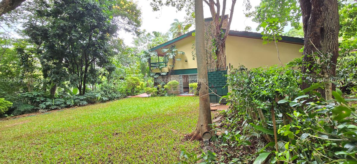 4 Bed House with En Suite at Lavington - 5