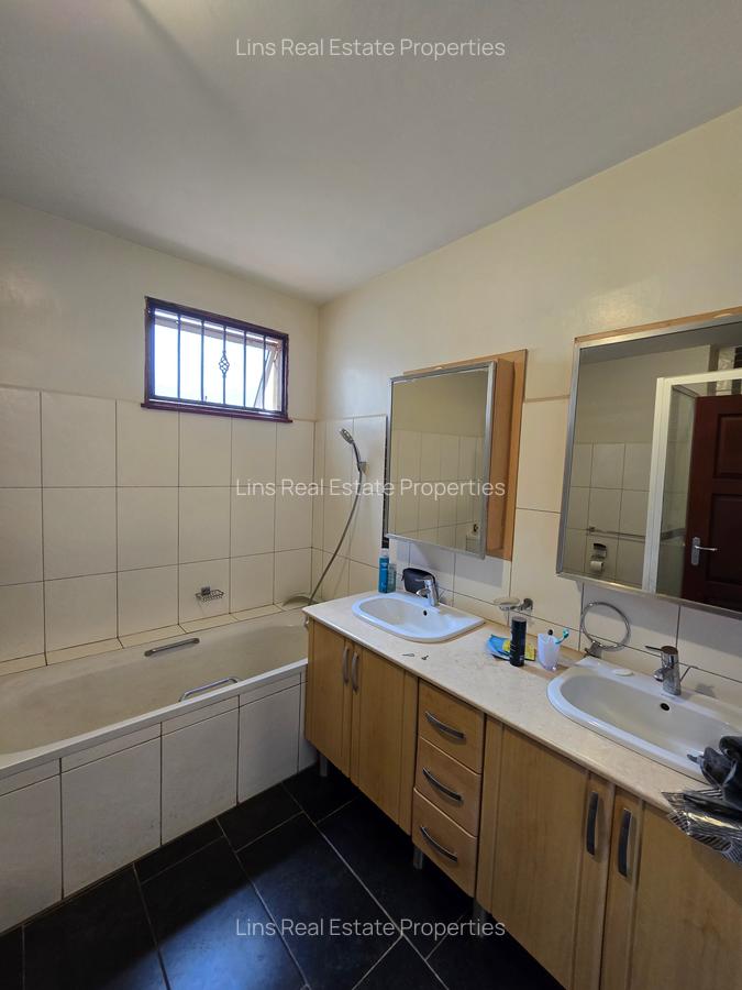 5 Bed Townhouse with En Suite in Brookside - 20