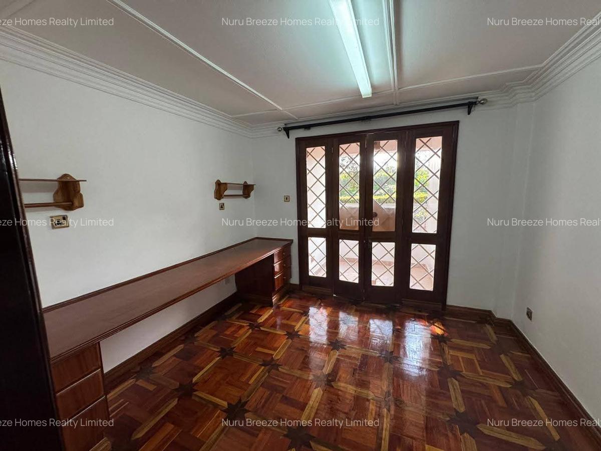 4 Bed House with En Suite in Runda - 16