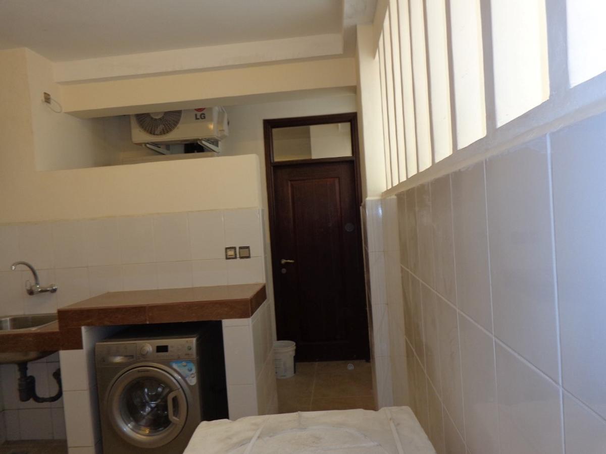 3 Bed Apartment with En Suite at Ar2084 - 15