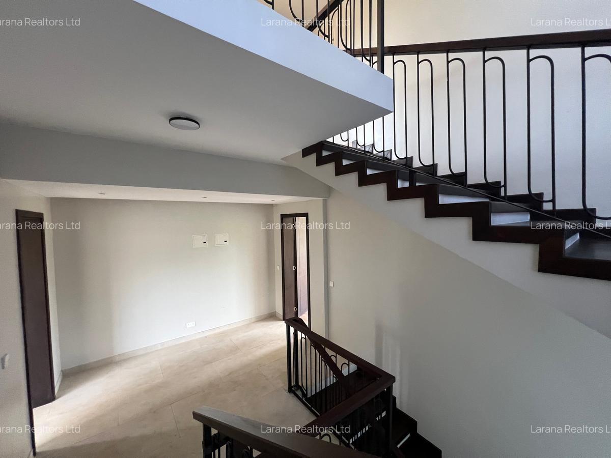 5 Bed Townhouse with En Suite at Manyani Cl - 8