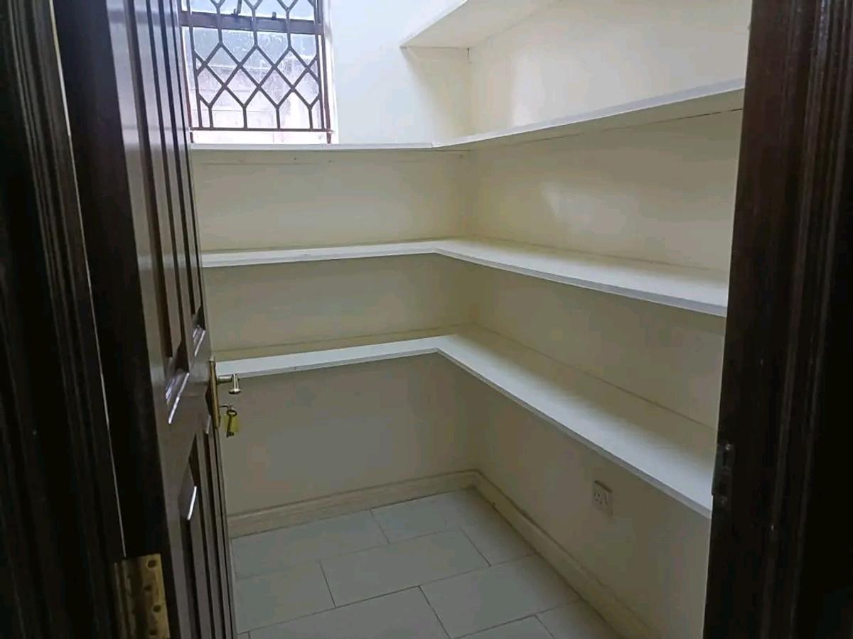 5 Bed House with En Suite in Runda - 10