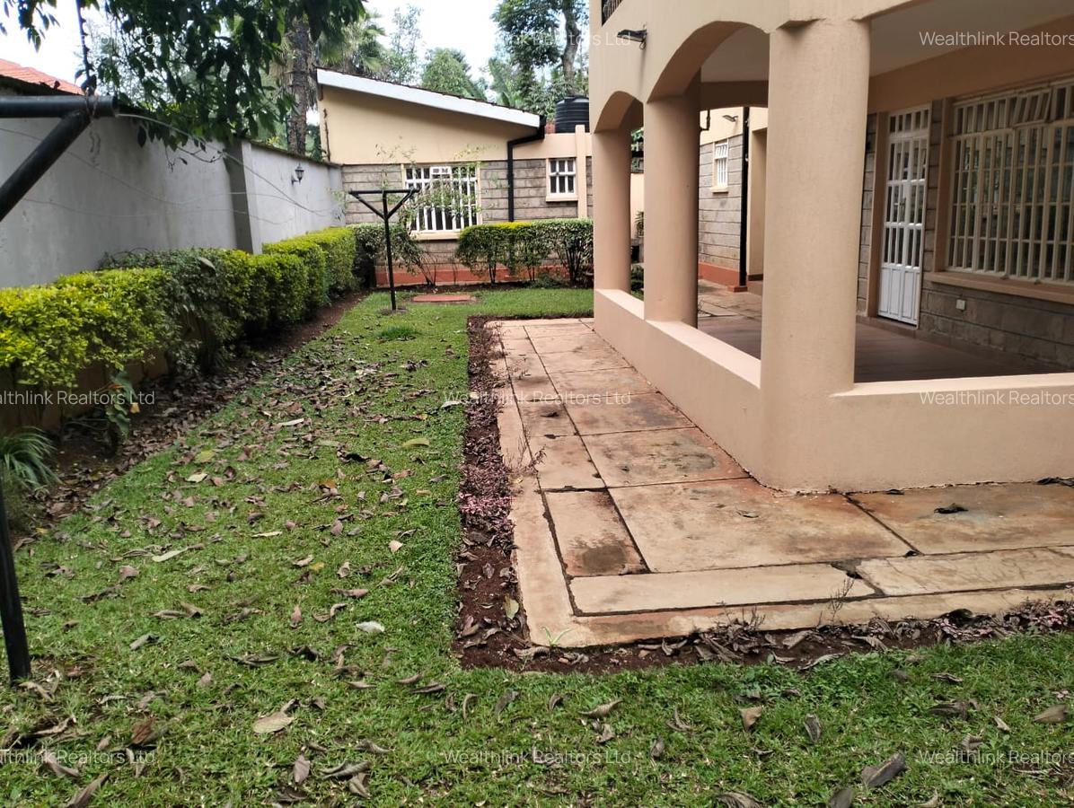 4 Bed Townhouse with En Suite at Lonetree - 16