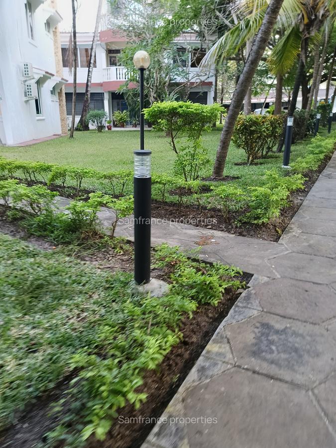 2 Bed Villa with En Suite at 3 Rd Avanue - 11