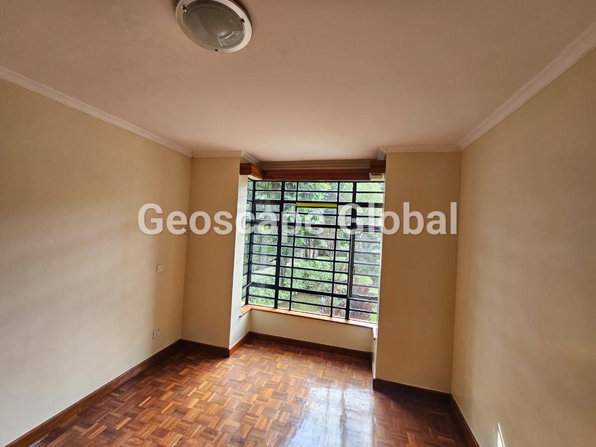 4 Bed House with En Suite in Nyari - 5