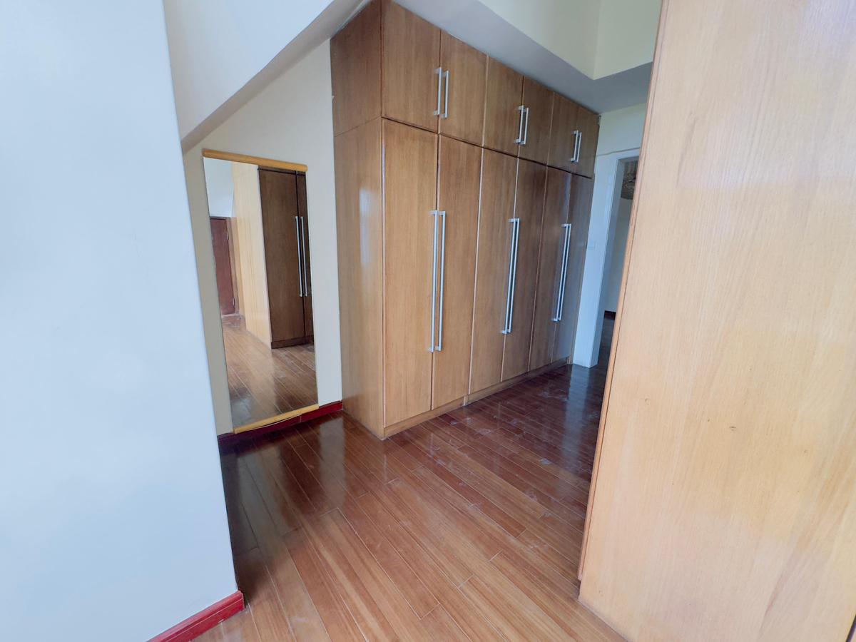 5 Bed House with En Suite at Mimosa Drive - 4