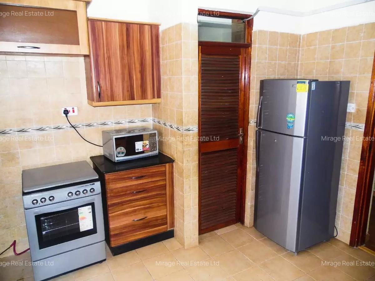 3 Bed Apartment with Swimming Pool in Riverside - 10