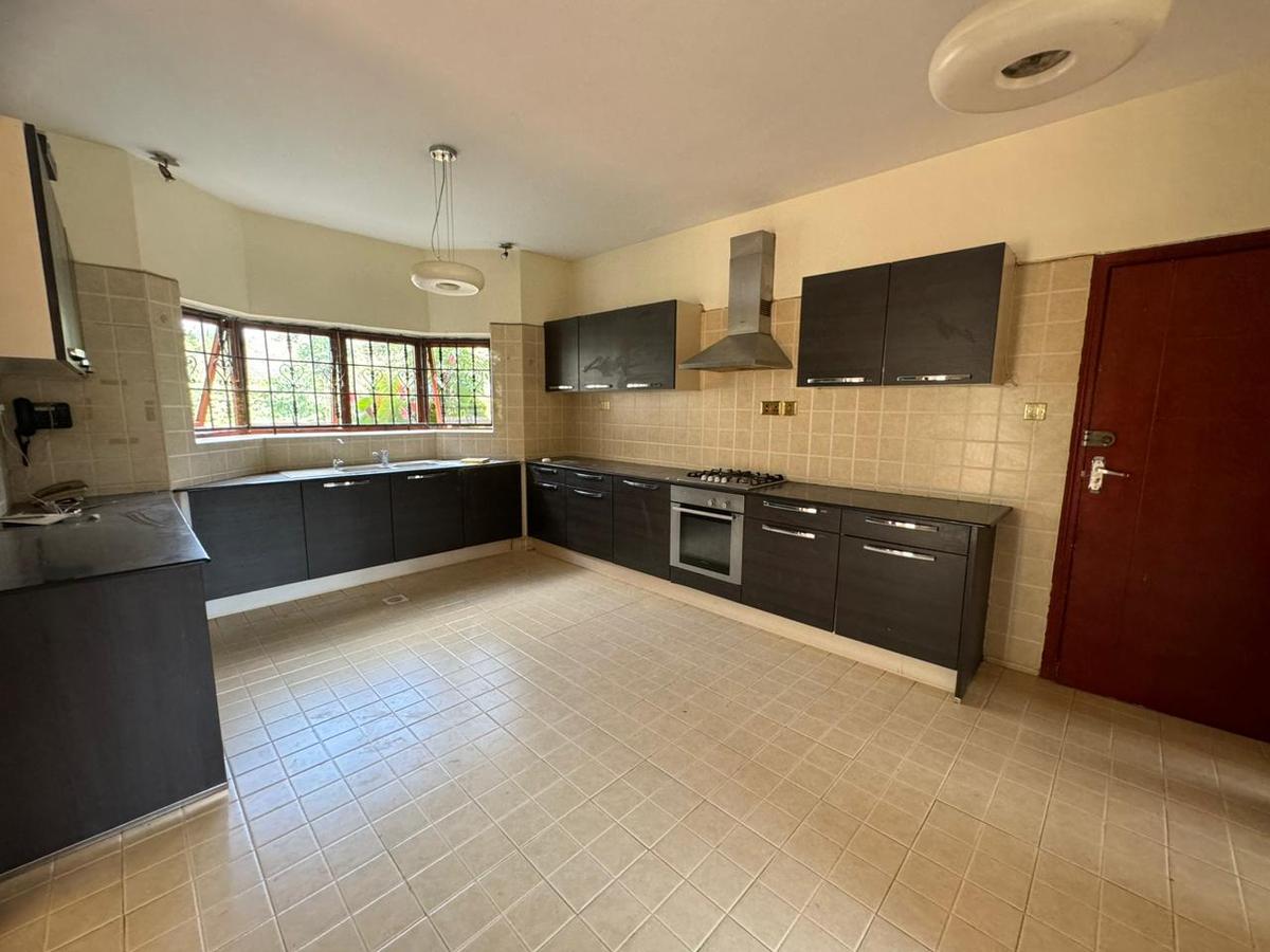 5 Bed Townhouse with En Suite in Runda - 6