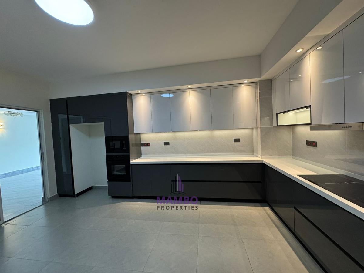 3 Bed Apartment with En Suite at 4Th Avenue - 9