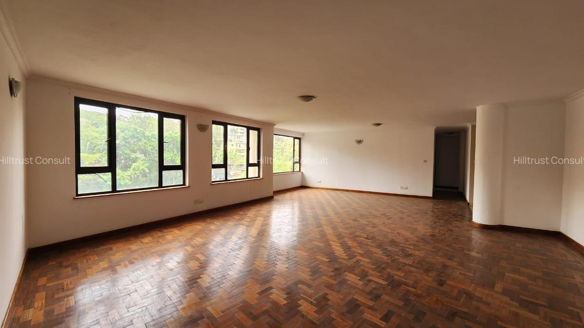 3 Bed Apartment with En Suite in Riverside - 14