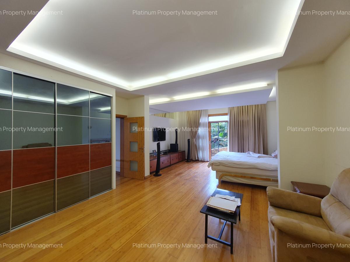 5 Bed Villa with En Suite in Kyuna - 18