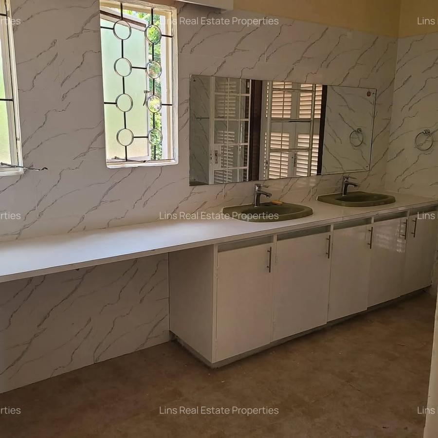 5 Bed House with En Suite in Loresho - 6