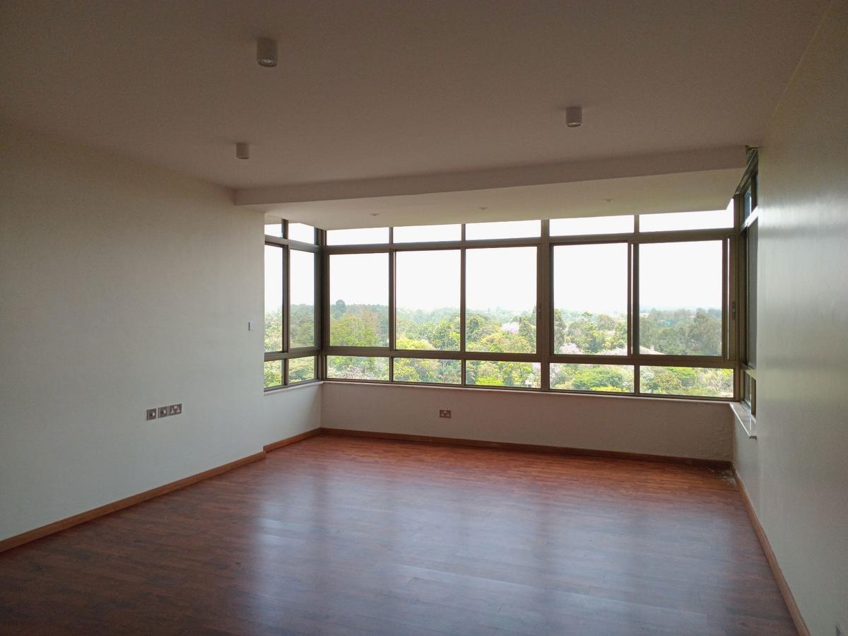 4 Bed Apartment with En Suite in Parklands - 13