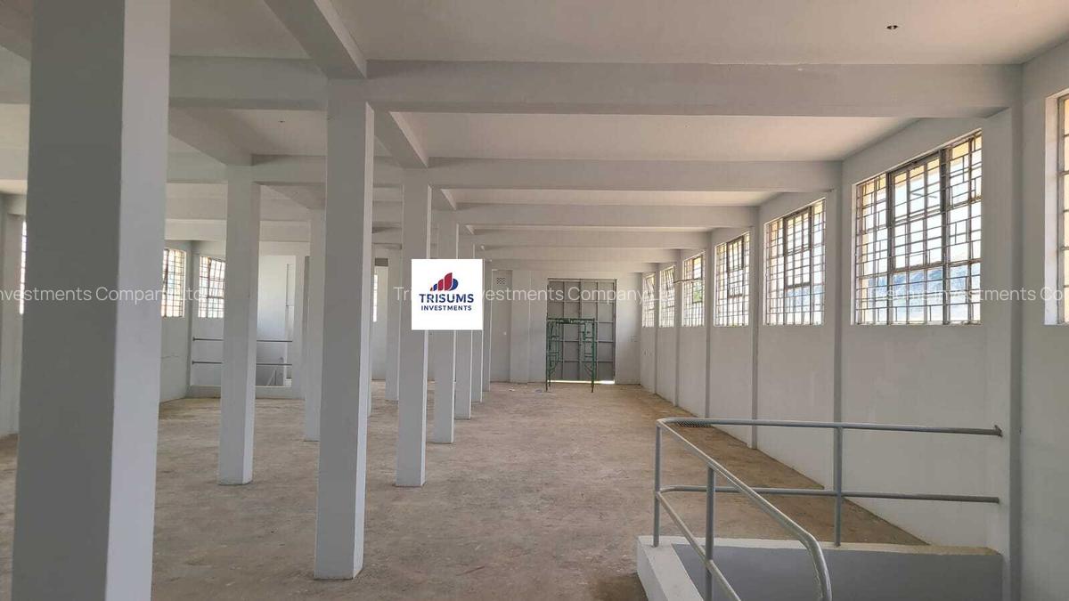 6,000 ft² Warehouse with Fibre Internet in Industrial Area - 4