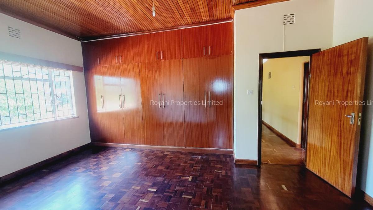 5 Bed House with En Suite in Rosslyn - 13