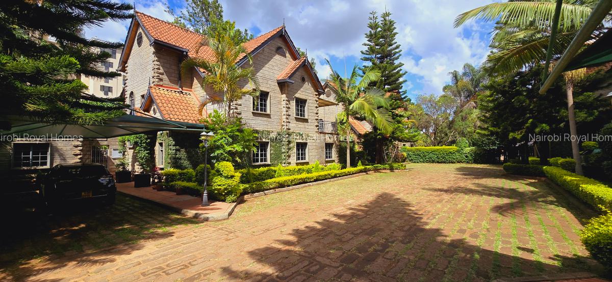 5 Bed Townhouse with En Suite at Lavington Green - 3