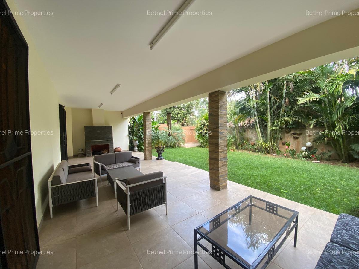 5 Bed Villa with En Suite in Kyuna - 10