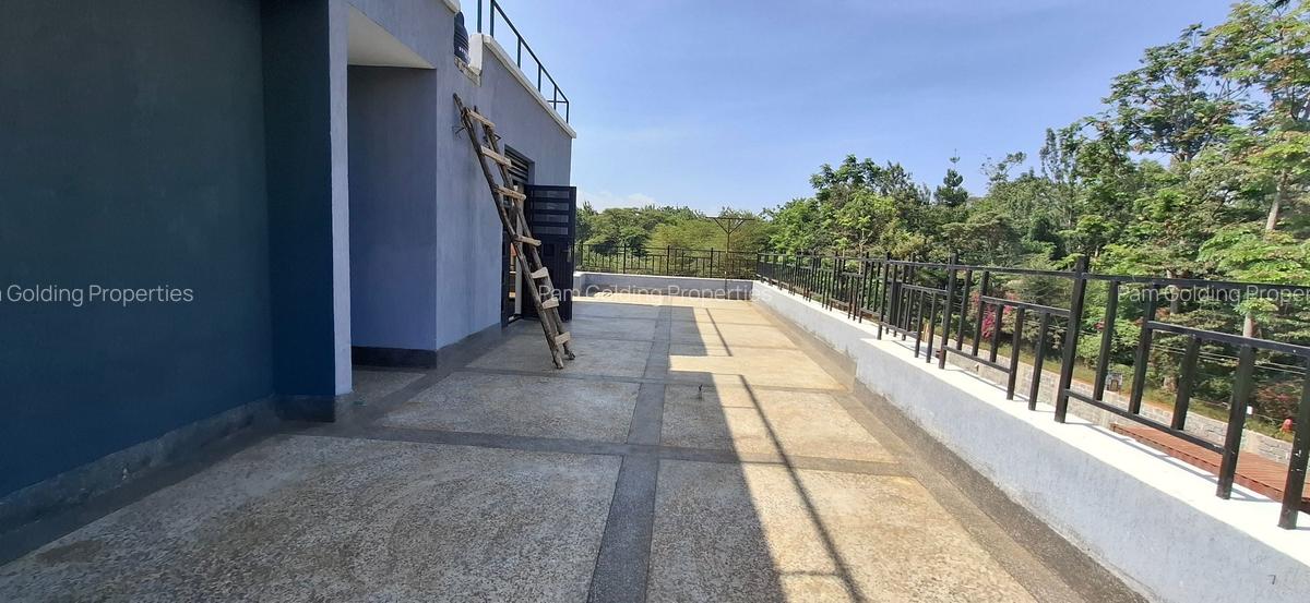 5 Bed Townhouse with En Suite at Safari Park - 6