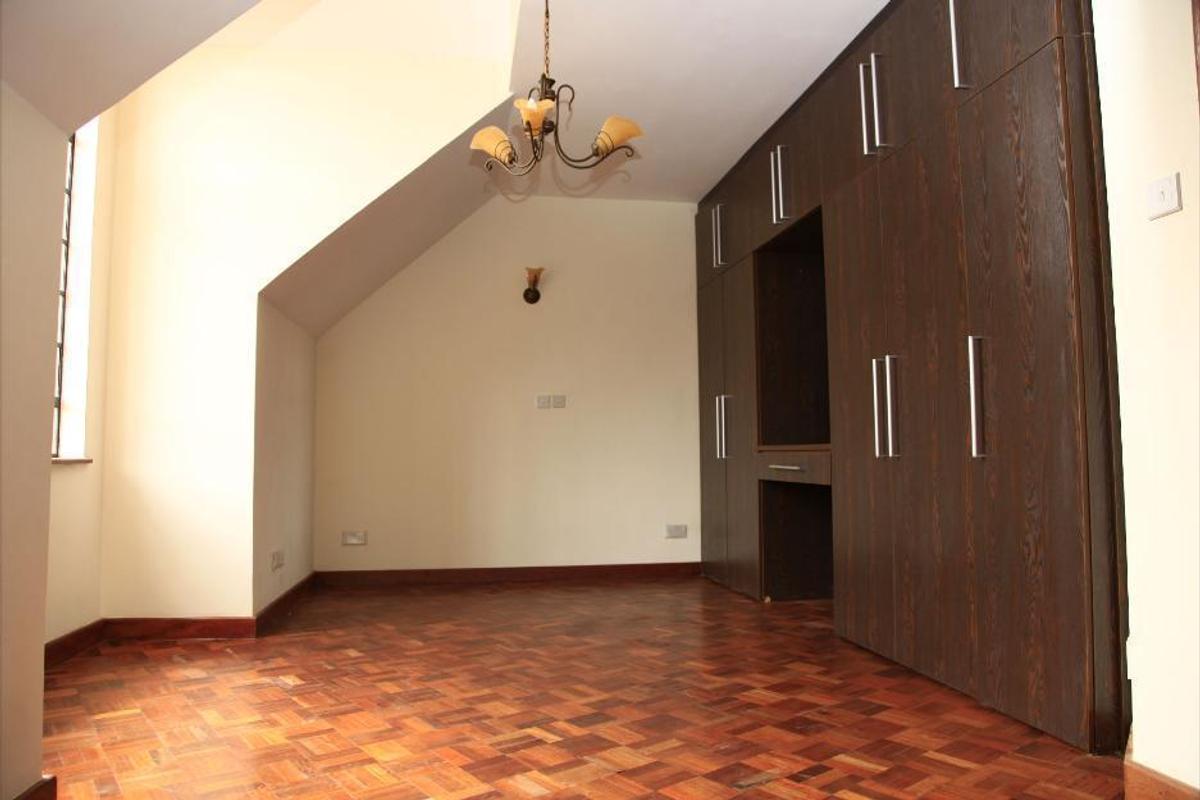 4 Bed Townhouse with En Suite at Chalbi Drive - 11