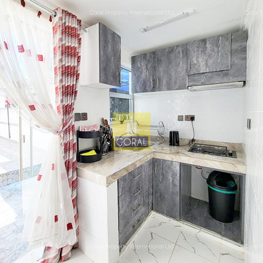 1 Bed House in Kilimani - 4