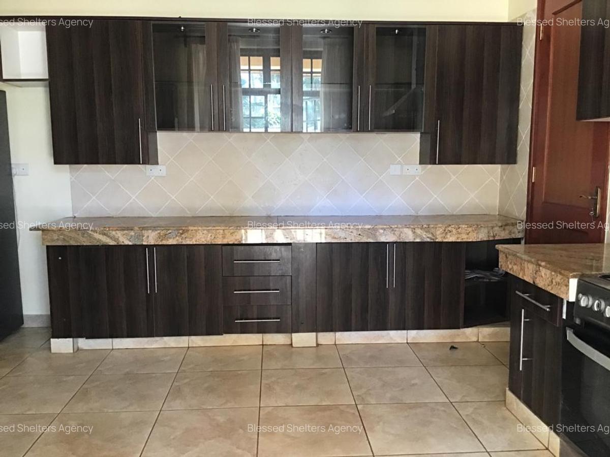 4 Bed House with En Suite in Runda - 16