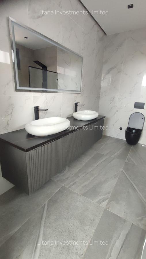 5 Bed Townhouse with En Suite in Lavington - 16