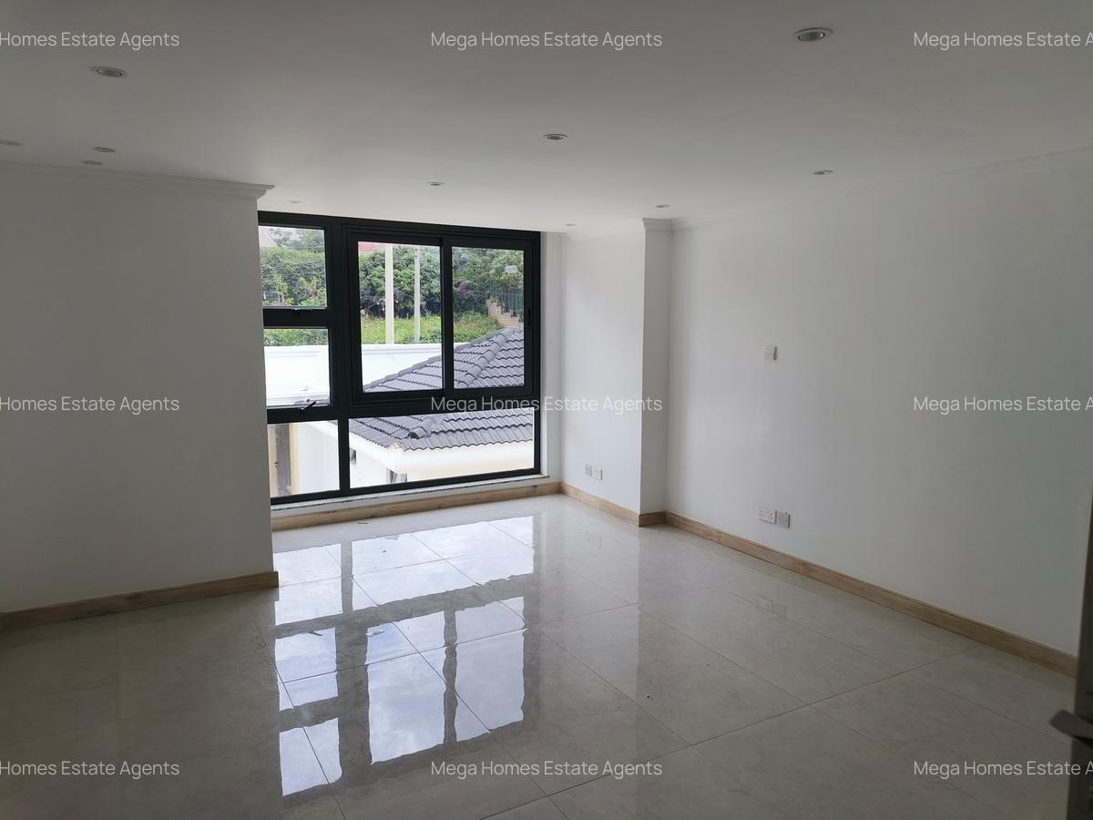 7 Bed House with En Suite in Runda - 12