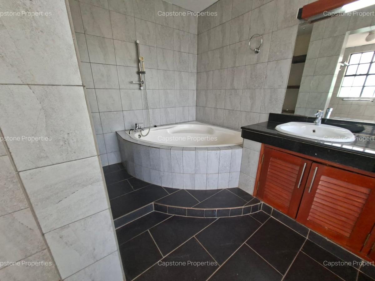 4 Bed House with En Suite in Runda - 15